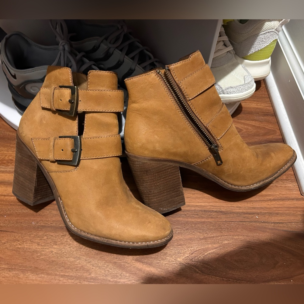 Steve Madden Brown Leather Ankle Boots size 9